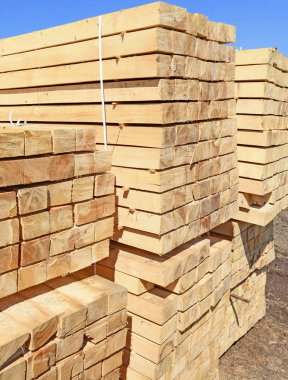 Yığın doğranmış tahta