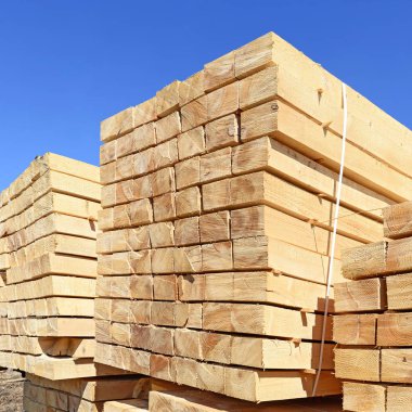 Yığın doğranmış tahta