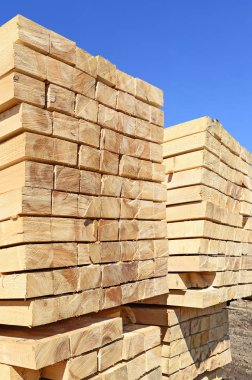 Yığın doğranmış tahta