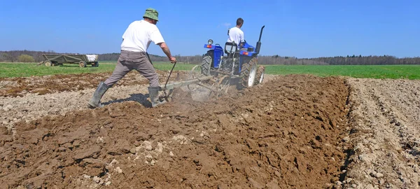 Engolindo Campo Mola Por Arado Manual Tração Mecânica — Fotografia de Stock