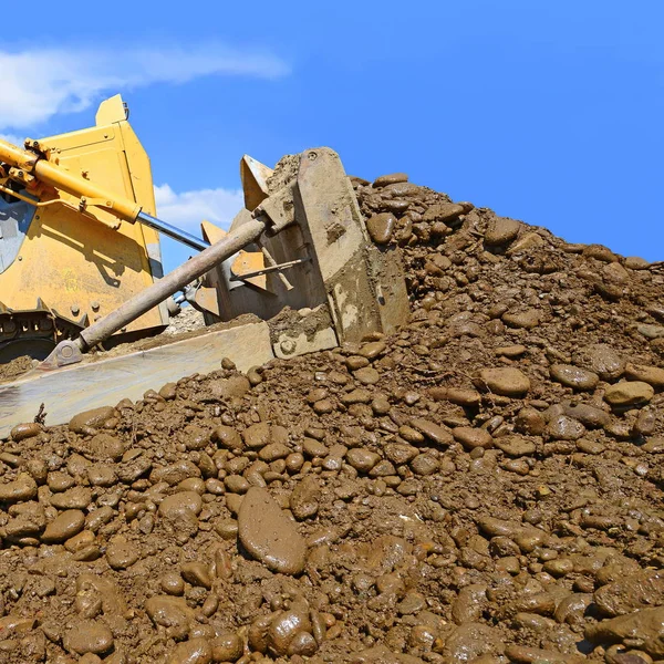 Bulldozer Beim Bau Eines Schutzdamms — Stockfoto