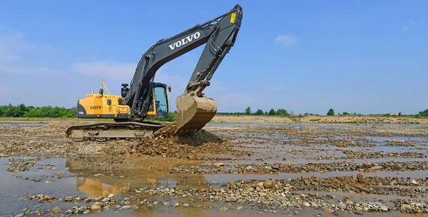 Kalush Oekraïne Juli 2013 Grind Opgegraven Heersende Stroming Van Rivier — Stockfoto