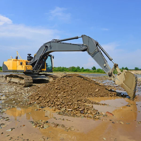 Extraction Chargement Gravier Excavé Dans Courant Dominant Rivière — Photo