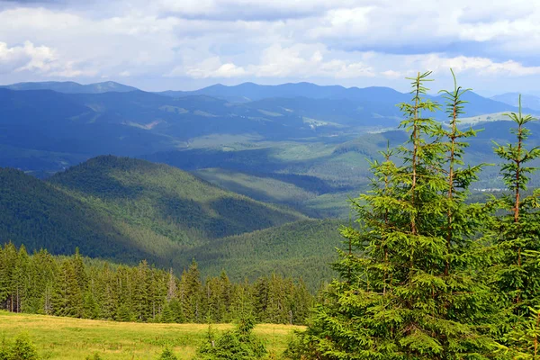 Krásná Krajina Horami Modrá Obloha — Stock fotografie