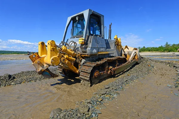 Kalush Ucrânia Julho Bulldozer Trabalho Para Fortalecer Costa Rio Próximo — Fotografia de Stock