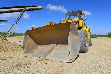 İnşaat alanında çalışma buldozer 