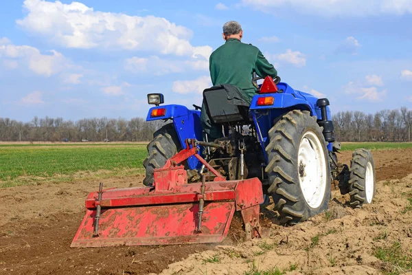 Kalush Ukraine April 2014 Farmer Tractor Handles Field Town Kalush — Stockfoto