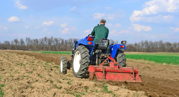 Kalush Ukraine April 2014 Farmer Tractor Handles Field Town Kalush — Stock Fotó