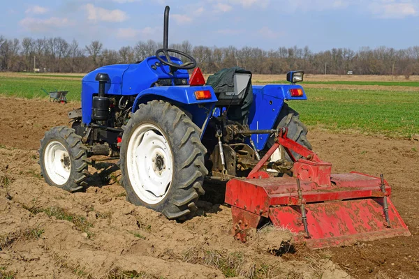 Agricultural Tractor Plowing Field — Stockfoto