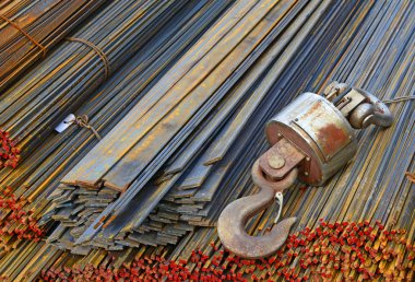 Metalin arka planında vinci ölçeklendirir