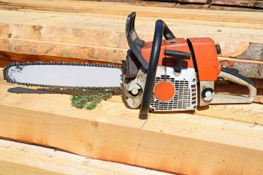 Chain saw on logs