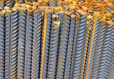 Tırtıklı parmaklıklar yakın çekimde