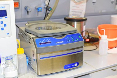 Laboratuvarda bilim ekipmanları