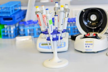 Laboratuvarda bilim ekipmanları