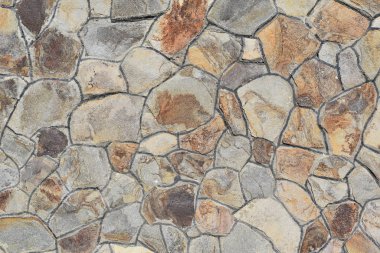 Çatlamış bir taştan bir duvar parçası.