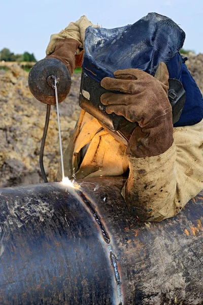 Old Worker Working Construction Site — 图库照片