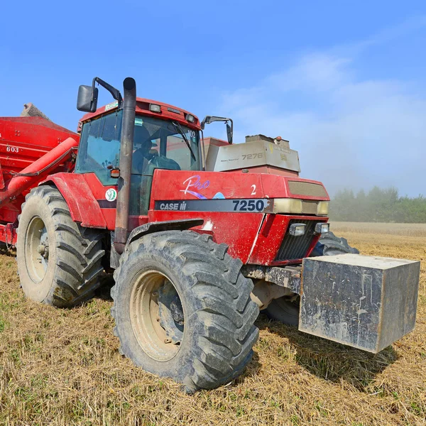 Kalush Ukraine Juillet Tracteur Moderne Avec Réservoir Pour Transport Grain — Photo