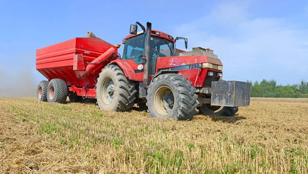 Kalush Ukraine July 2016 Modern Tractor Field Works — стоковое фото