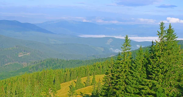 美丽的风景 高山蓝天 — 图库照片