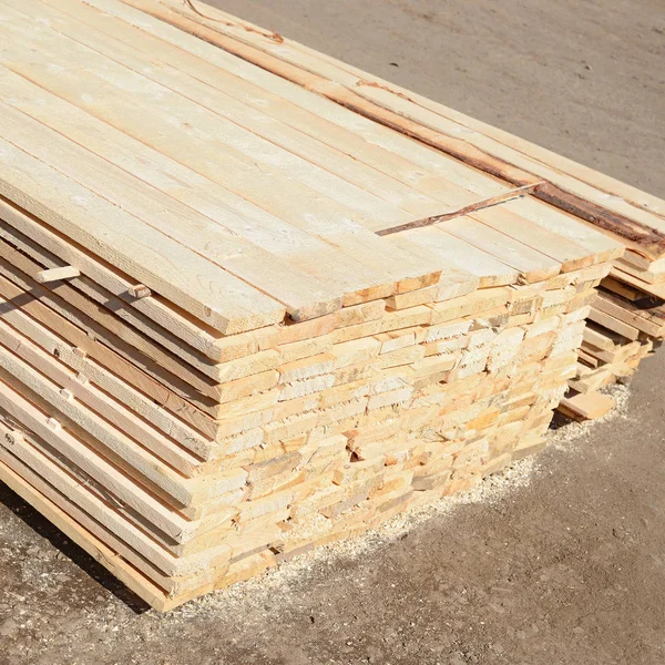 Hromada Dřevěných Prken Naskládaných Skladu — Stock fotografie