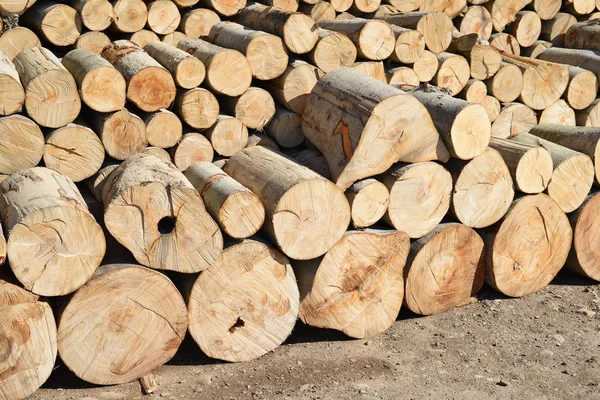 Stapel Houtblokken Houten Ondergrond — Stockfoto