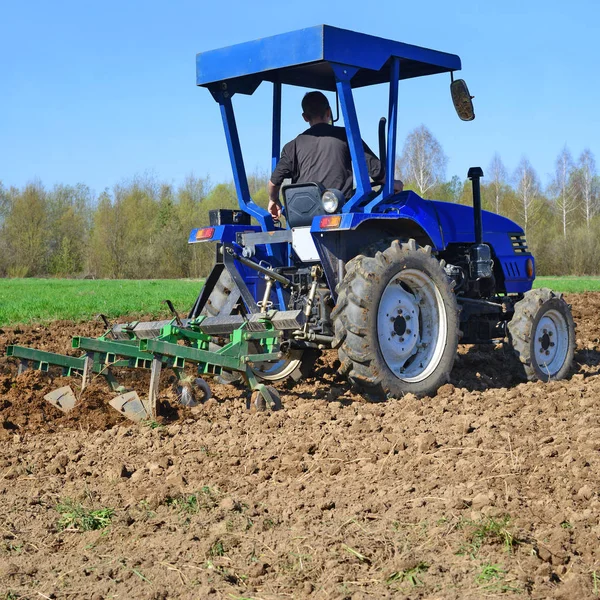 Man Tractor Plowing Field —  Fotos de Stock