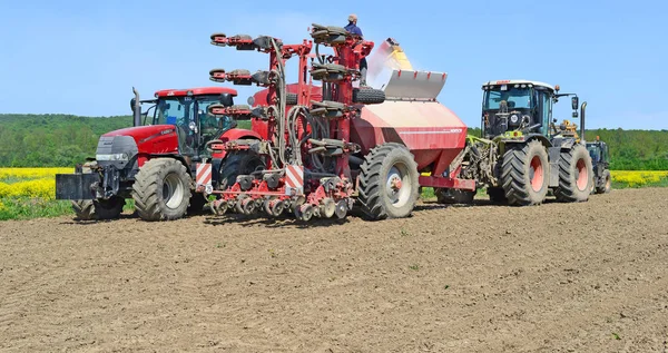 Kalush Ukraine May 2015 Load Fertilizer Hopper Sowing Maize Crop — Foto Stock