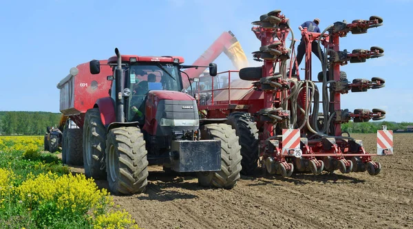 Kalush Ukraine May 2015 Load Fertilizer Hopper Sowing Maize Crop — Stock Fotó