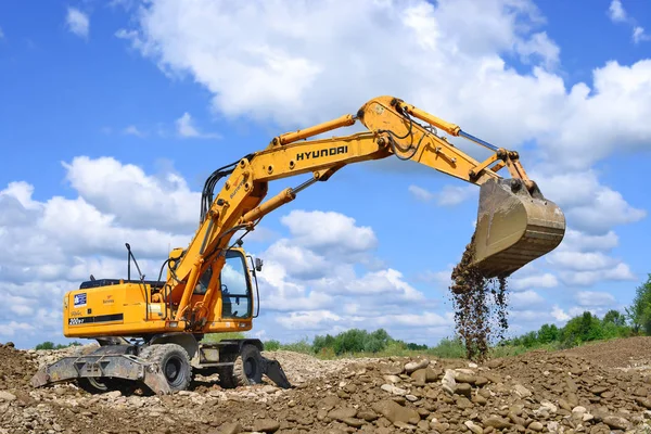 Kalush Ukraine July Loading Boulders Car Body Construction Protective Dam — Stock Photo, Image