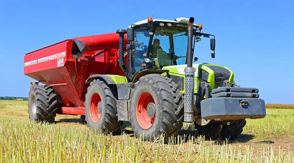 Kalush Ukraine July Modern Tractor Harvesting Rape Field Town Kalush — Zdjęcie stockowe