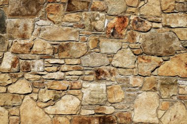 Çatlamış bir taştan bir duvar parçası.