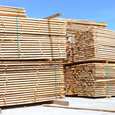 Yığın doğranmış tahta