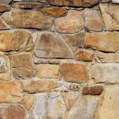 Çatlamış bir taştan bir duvar parçası.