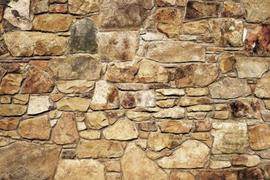 Çatlamış bir taştan bir duvar parçası.