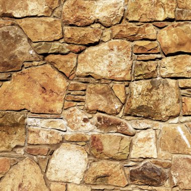 Çatlamış bir taştan bir duvar parçası.