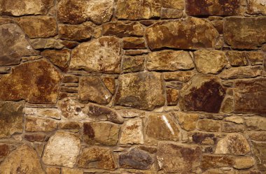 Çatlamış bir taştan bir duvar parçası.