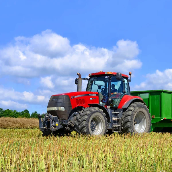 Kalush Ukraine July 2018 Modern Tractor Rape Harvesting Town Kalush — Fotografia de Stock