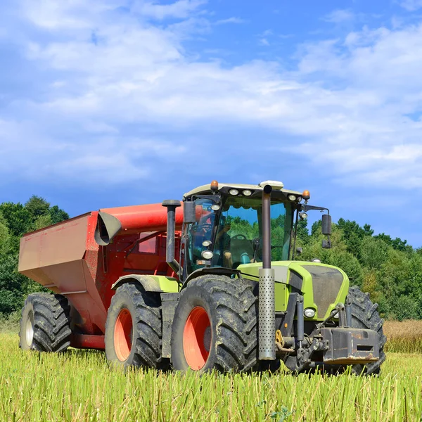 Kalush Ukraine September 2019 Modern John Deere Tractor Harvesting Soybeans — Stockfoto