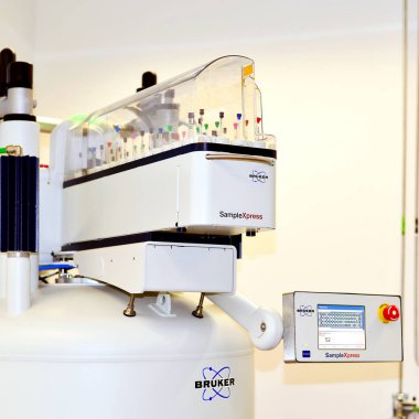 PRAG, CZECH Cumhuriyet - 25 Mayıs 2019: Laboratuvar ekipmanları. Organik ve Biyokimya Enstitüsü