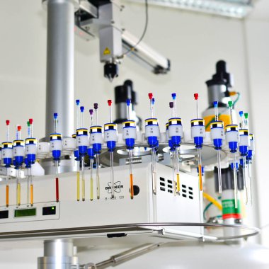 PRAG, CZECH Cumhuriyet - 25 Mayıs 2019: Laboratuvar ekipmanları. Organik ve Biyokimya Enstitüsü