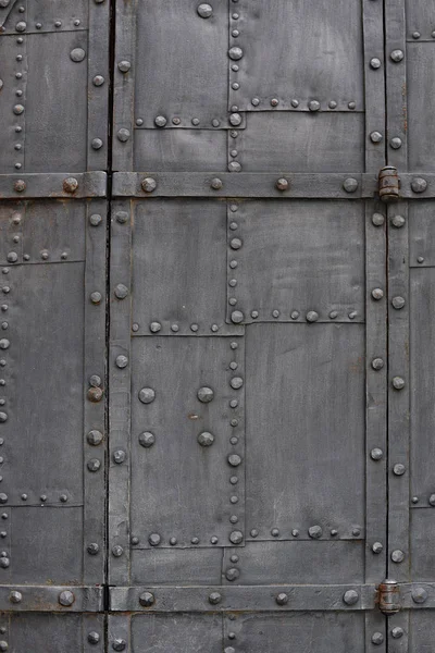 Fragment Frontowych Metalowych Drzwi Starożytnego Budynku Kutego Żelaza Elementów Napowietrznych — Zdjęcie stockowe