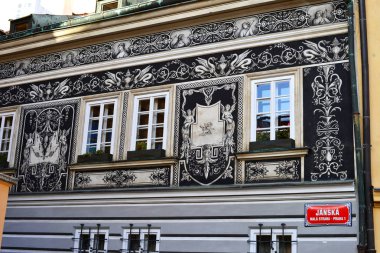 Eski bir binanın penceresi. Eski Prag, 2019.