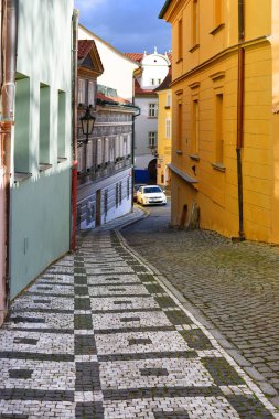 Prague, Çek Cumhuriyeti - 2 Mayıs 2018: eski Prag sokaklarında