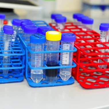 PRAG, CZECH Cumhuriyet - 25 Mayıs 2019: Laboratuvar ekipmanları. Organik ve Biyokimya Enstitüsü