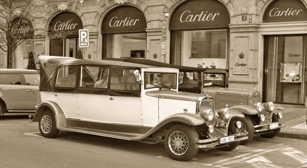 Prag Tschechische Republik November 2016 Touristen Retro Auto Auf Den — Stockfoto