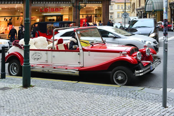 Prague République Tchèque Novembre 2016 Voiture Touristique Rétro Dans Les — Photo