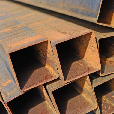 Metal. Dikdörtgen çelik boru.    