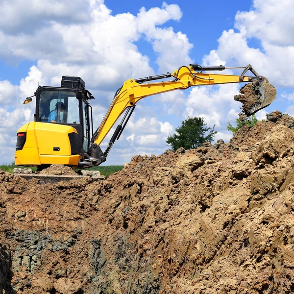 Modern Excavator Performs Excavation Work Construction Site — Stock Photo, Image