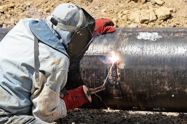 Welder Pipeline Repairs — Stock Photo, Image