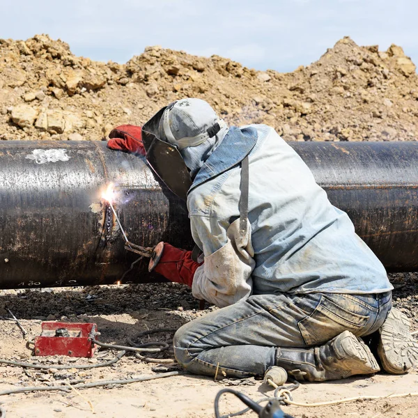 Welder Pipeline Repairs — Stock Photo, Image